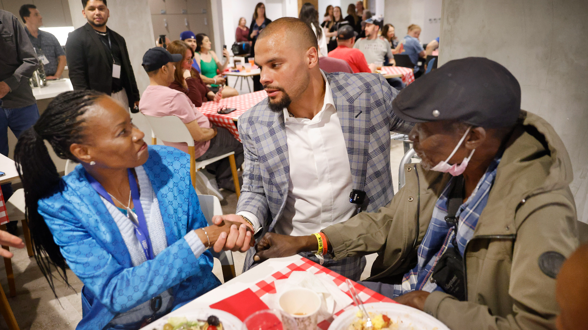 With mom as moral compass, Cowboys' Dak Prescott gives hope to cancer patients, families
